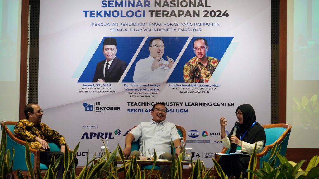 dimoderatori oleh Dr. Silvi Nur Oktalina membahas transformasi pendidikan vokasi di era industri 4.0 dan 5.0 serta strategi pengembangan vokasi yang holistik dan sesuai kebutuhan industri, dengan paparan dari Dr. Muhammad Aditya Warman dan Ali Ridho Barakbah.