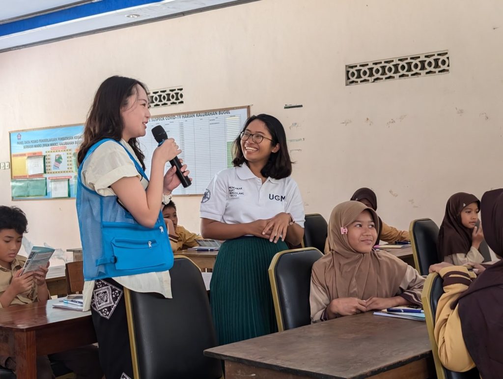 melibatkan semua kelompok usia—pria, wanita, dan anak-anak—agar kesadaran akan pengelolaan sampah dapat menjangkau setiap segmen masyarakat. 