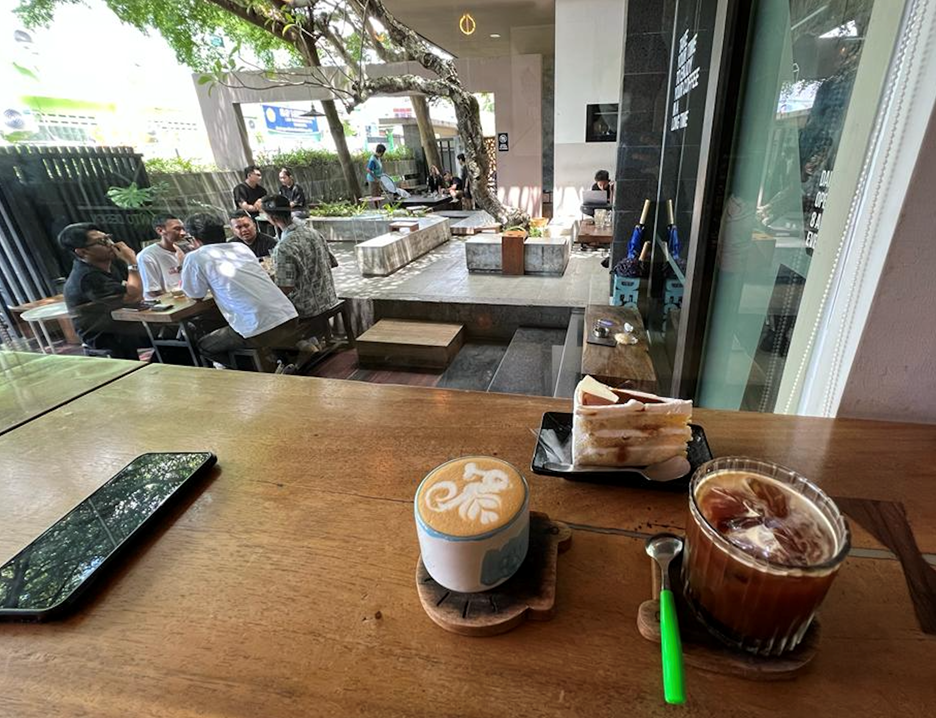 Tim peneliti dari Sekolah Vokasi Universitas Gadjah Mada (UGM) melakukan analisis mendalam terhadap ulasan Google untuk sepuluh kedai kopi lokal di Yogyakarta