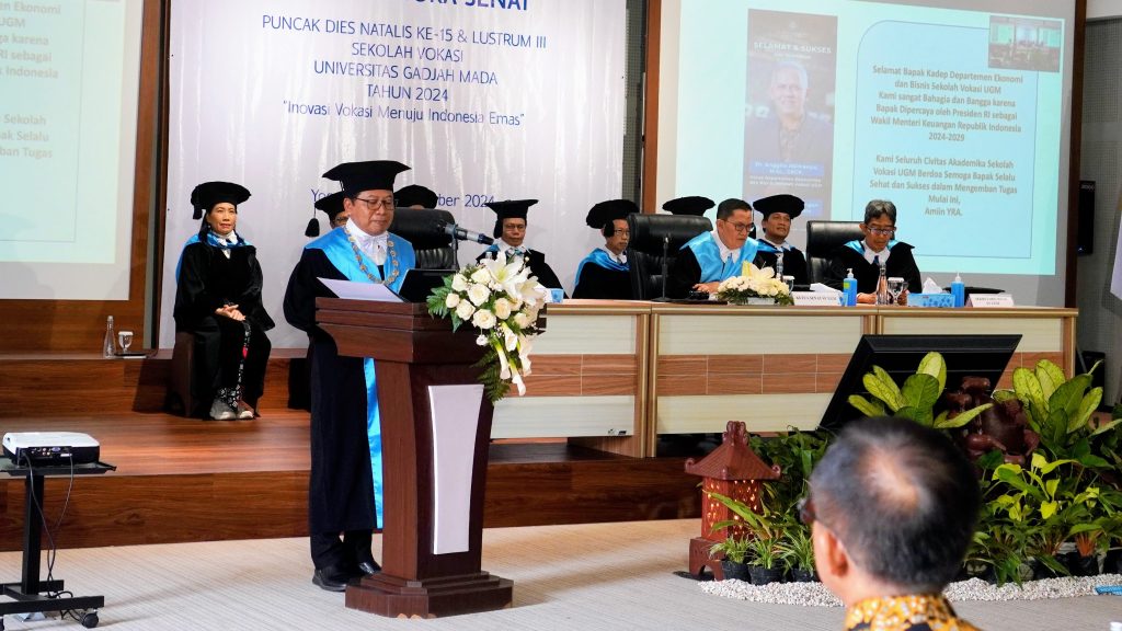 Prof. Dr.-Ing. Ir. Agus Maryono, IPM., ASEAN Eng., dalam Laporan Dekan Sekolah Vokasi UGM menyampaikan bahwa pembangunan Sekolah Vokasi adalah gerakan untuk membangun semangat kemajuan bersama.