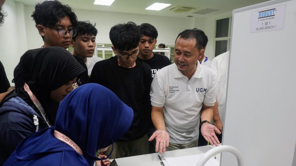 peserta mengikuti orientasi dan diskusi yang dipandu oleh Dr.Eng. Agustinus Winarno, ST, M.Eng., dosen dari Departemen Teknik Mesin SV UGM