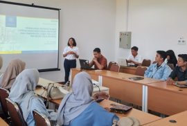 Warga Kalurahan Demangrejo mengikuti pelatihan produksi film pendek yang diselenggarakan oleh Sekolah Vokasi UGM, bertujuan untuk meningkatkan keterampilan dan menghidupkan ekonomi serta pariwisata lokal.