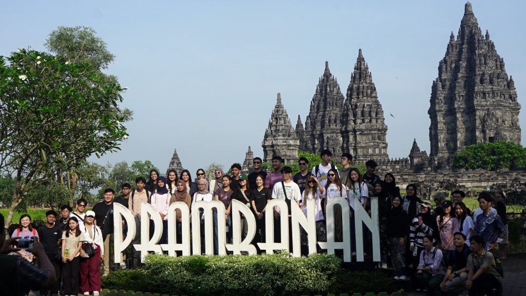 Kunjungan ini merupakan bagian dari eksplorasi budaya dan sejarah lokal dalam rangka membangun pemahaman lintas budaya serta mengapresiasi warisan budaya sebagai bagian dari pembelajaran global berbasis storytelling.