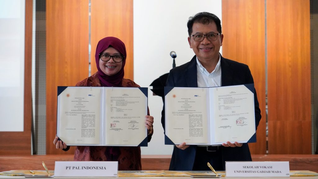 penandatanganan dokumen kerja sama antara SV UGM dan PT PAL Indonesia. 
