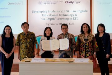 penandatanganan kerja sama antara Sekolah Vokasi UGM dan PT Solusi Educational Technology, mitra resmi ClarityEnglish di Indonesia.