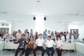 Kegiatan ini bertujuan untuk meningkatkan kemampuan komunikasi lisan dan tulisan dalam bahasa Inggris dalam konteks akademik dan profesional lintas budaya