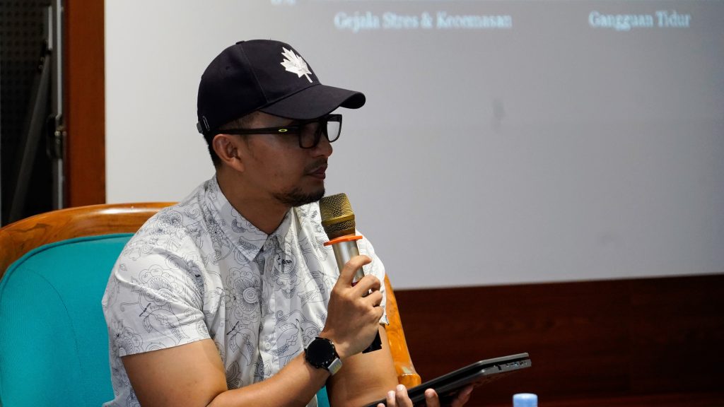 seorang fitness coach dan personal trainer yang akrab disapa Coach Benny