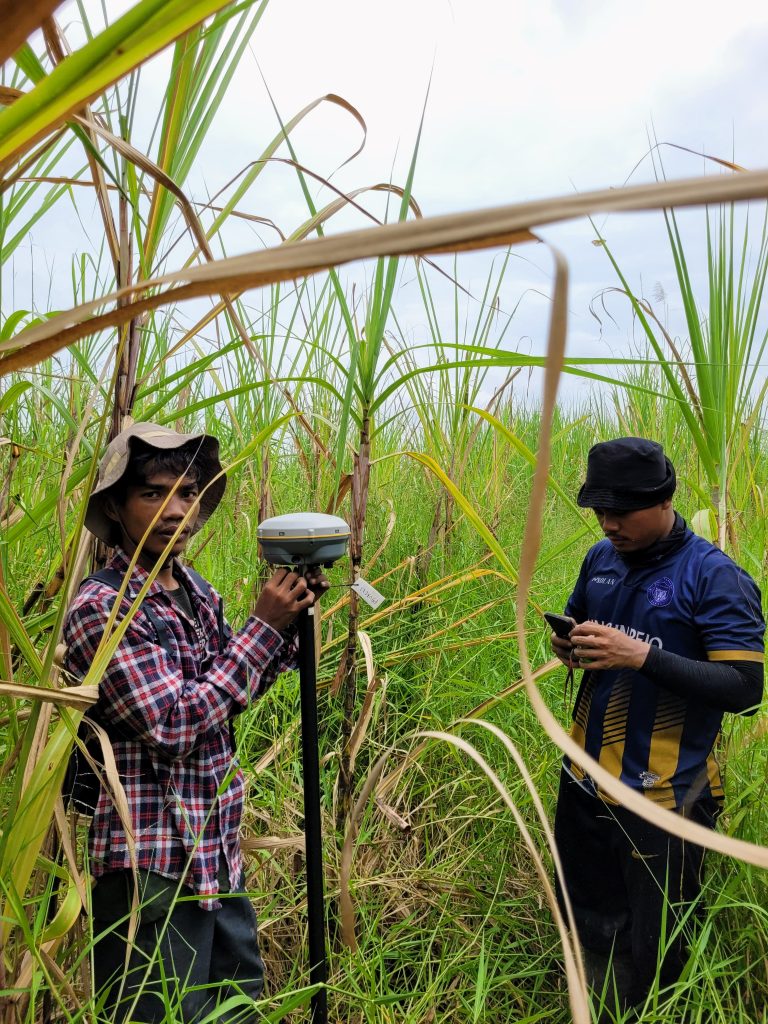 Penggunaan alat GNSS Trimble R8s untuk akuisisi data lapangan