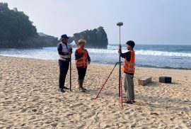 Pengambilan data di kawasan pesisir Daerah Istimewa Yogyakarta menggunakan GNSS Trimble R8s