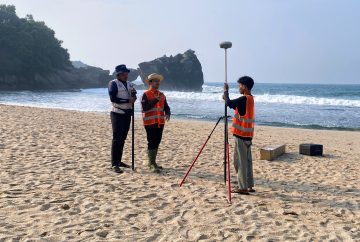 Pengambilan data di kawasan pesisir Daerah Istimewa Yogyakarta menggunakan GNSS Trimble R8s