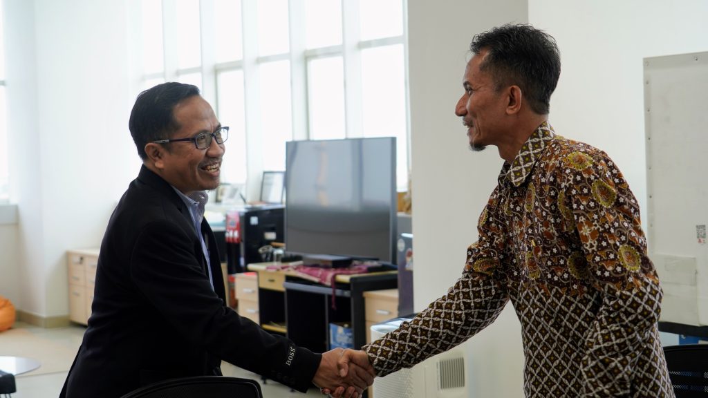 Dr. Muladi menyampaikan bahwa kunjungan ini bertujuan untuk silaturahmi dan menggali strategi income generating SV UGM.