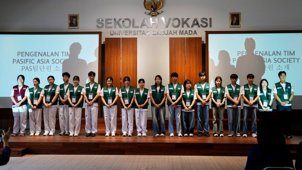 para relawan Korea akan berbagi pengetahuan mengenai Bahasa dan Budaya Korea kepada mahasiswa UGM
