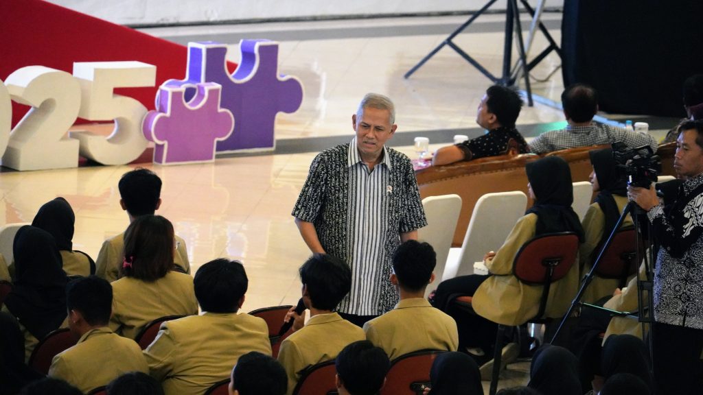 pidato motivasi dari Prof. Dr. Anggito Abimanyu, M.Sc., GRCP, Wakil Kementerian Keuangan dan merupakan Guru Besar Bidang Ekonomi pada Departemen Ekonomika dan Bisnis, Sekolah Vokasi Universitas Gadjah Mada.