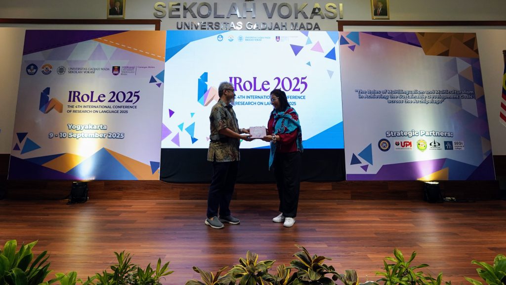  IRoLe 2025, Sekolah Vokasi UGM bersama UiTM Melaka menegaskan komitmen untuk terus membangun kolaborasi internasional dalam bidang penelitian bahasa dan budaya.
