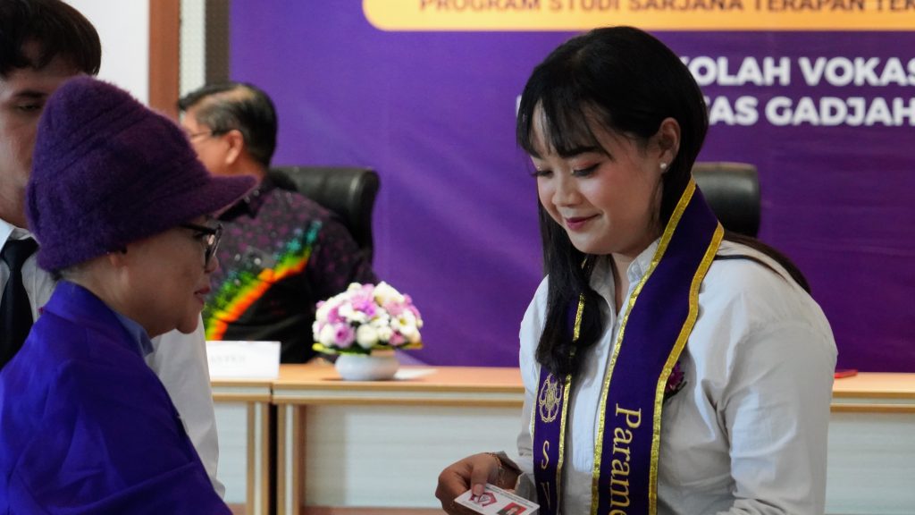 SV UGM Kukuhkan 54 Lulusan Paramedik Veteriner melalui Pelantikan dan Sumpah Profesi