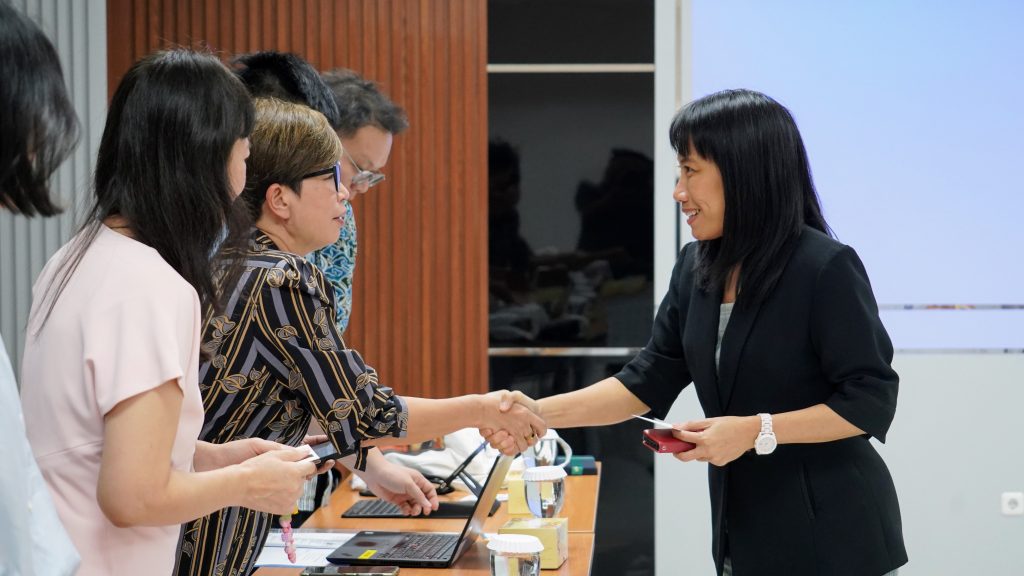 Wakil Dekan Bidang Kerja Sama dan Alumni SV UGM, Dr. Endang Soelistiyowati, M.Pd.,