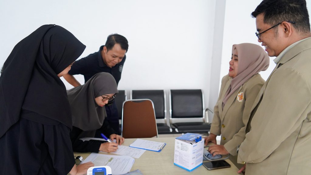 Tim HPU SV UGM dan mahasiswa Magister Kesehatan Masyarakat FKKMK UGM ini menjadi bentuk nyata sinergi lintas bidang dalam mengimplementasikan ilmu kesehatan terapan
