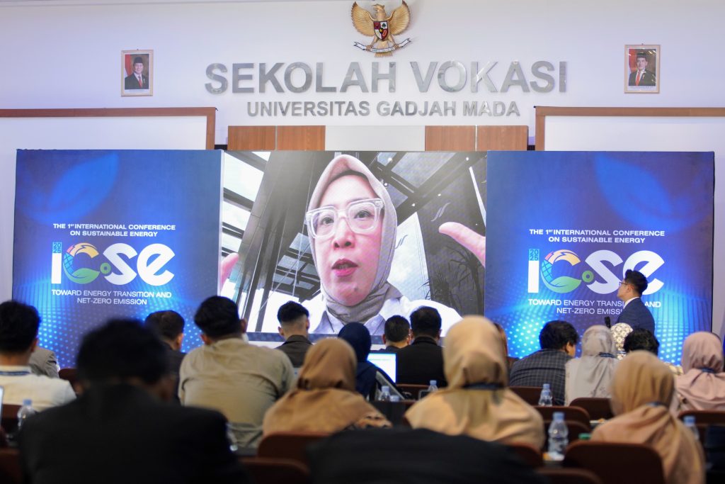 keynote speech dari Direktur Jenderal Energi Baru, Terbarukan, dan Konservasi Energi Kementerian ESDM RI, Prof. Dr. Eng. Eniya Listiani Dewi, B.Eng., M.Eng., IPU.
