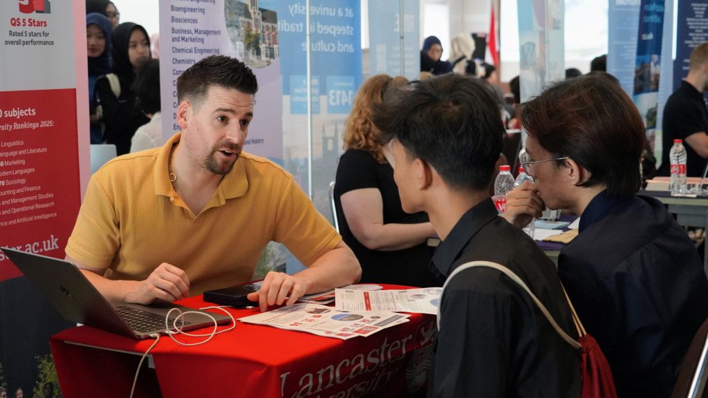 Sekolah Vokasi UGM Perluas Jejaring Internasional melalui UK Education Expo & Academic Networking 2026