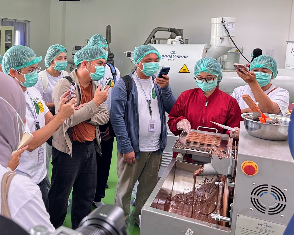 peserta memperoleh pemahaman komprehensif mengenai pengolahan cokelat berbasis konsep bean-to-bar