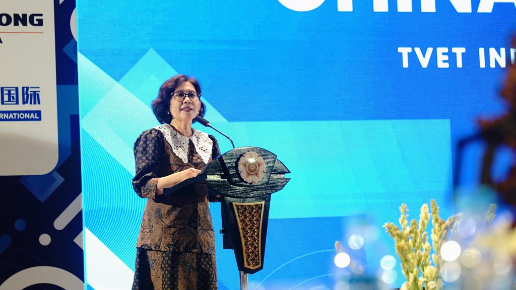 Rektor Universitas Gadjah Mada Prof. dr. Ova Emilia, M.Med.Ed., Sp.OG(K)., Ph.D.