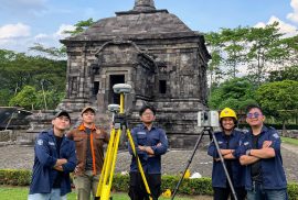 Dokumentasi kegiatan akuisisi data oleh tim di Candi Banyunibo dengan TLS dan GNSS