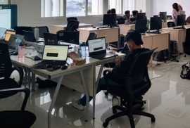 Kegiatan pelatihan di ruang 504 oleh mahasiswa Komunitas BIM DTS
