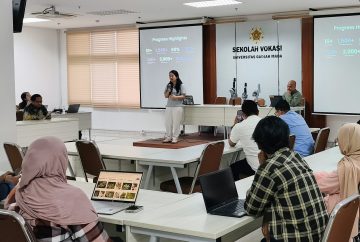 Perwakilan FJD Dynamic membuka kegiatan worksho