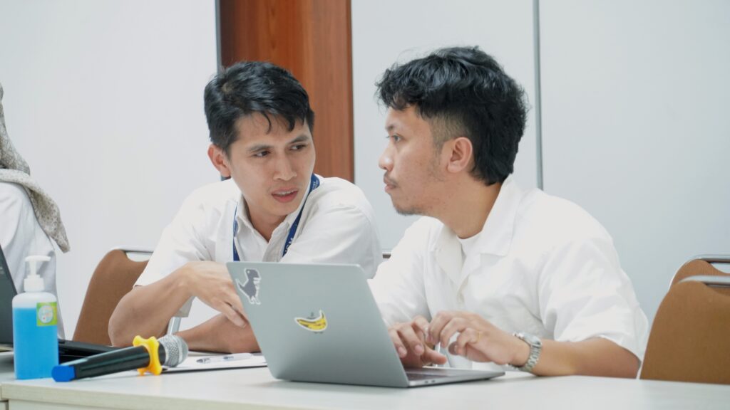 narasumber ahli dari staf Humas & Protokol UGM